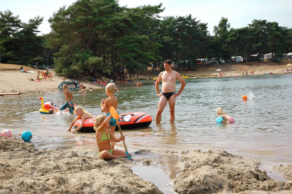Hotel Camping Blauwe Meer Nv Lommel Esterno foto