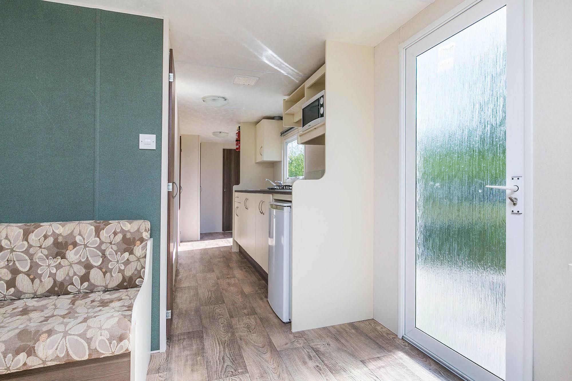 Hotel Camping Blauwe Meer Nv Lommel Esterno foto